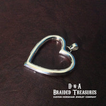 Load image into Gallery viewer, Sterling Silver Heart Inlay Horsehair Necklace
